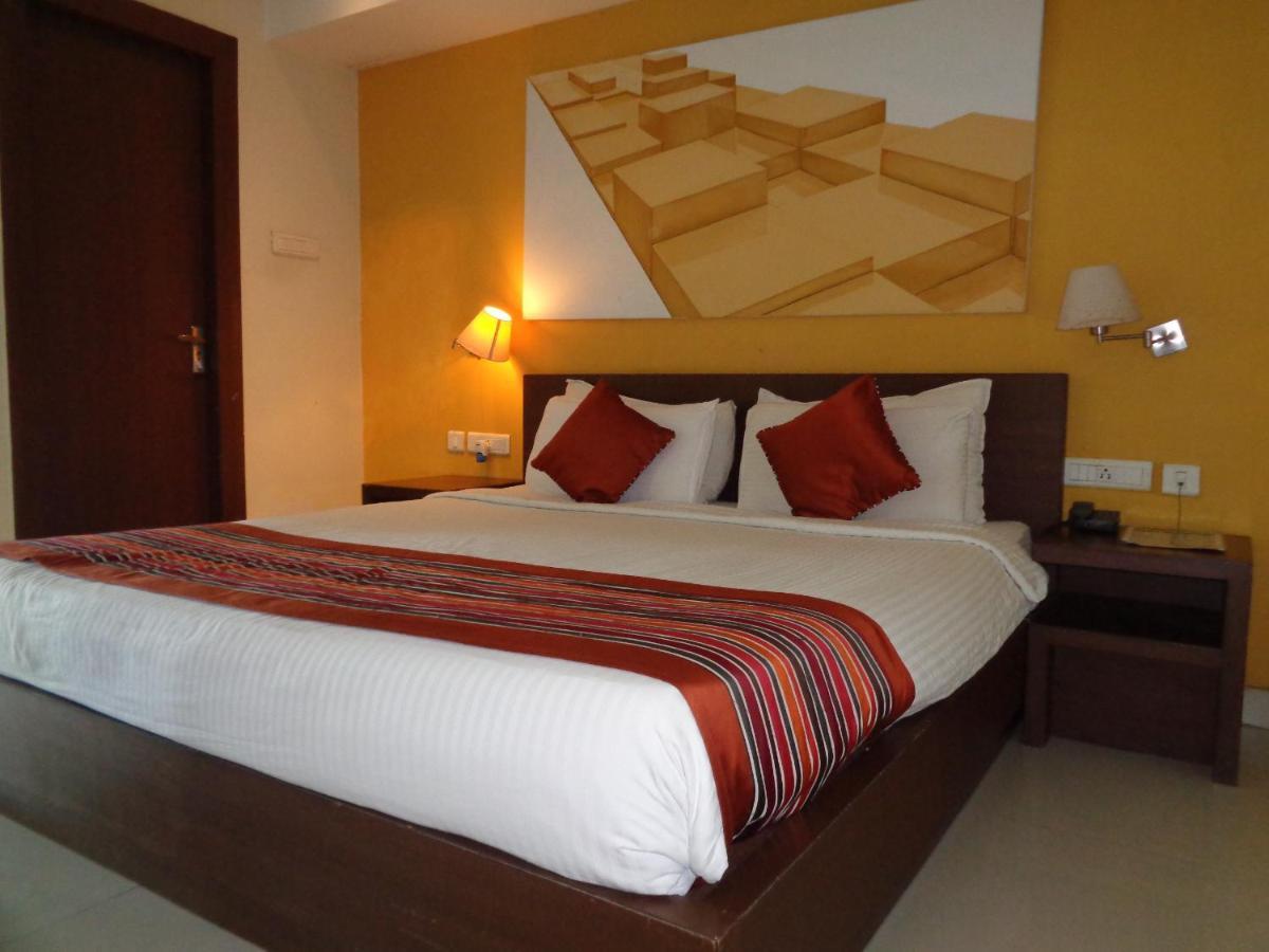 Orbit Hotel - Bagdogra Buitenkant foto