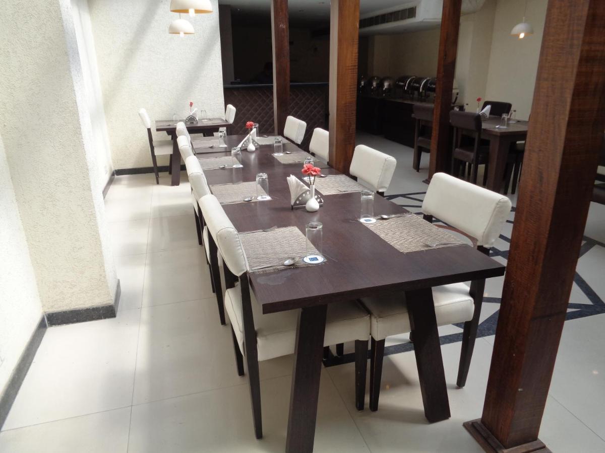 Orbit Hotel - Bagdogra Buitenkant foto