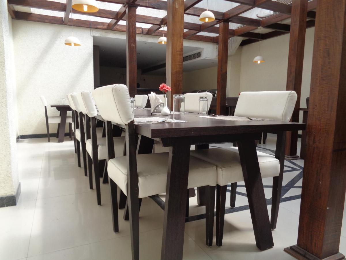 Orbit Hotel - Bagdogra Buitenkant foto