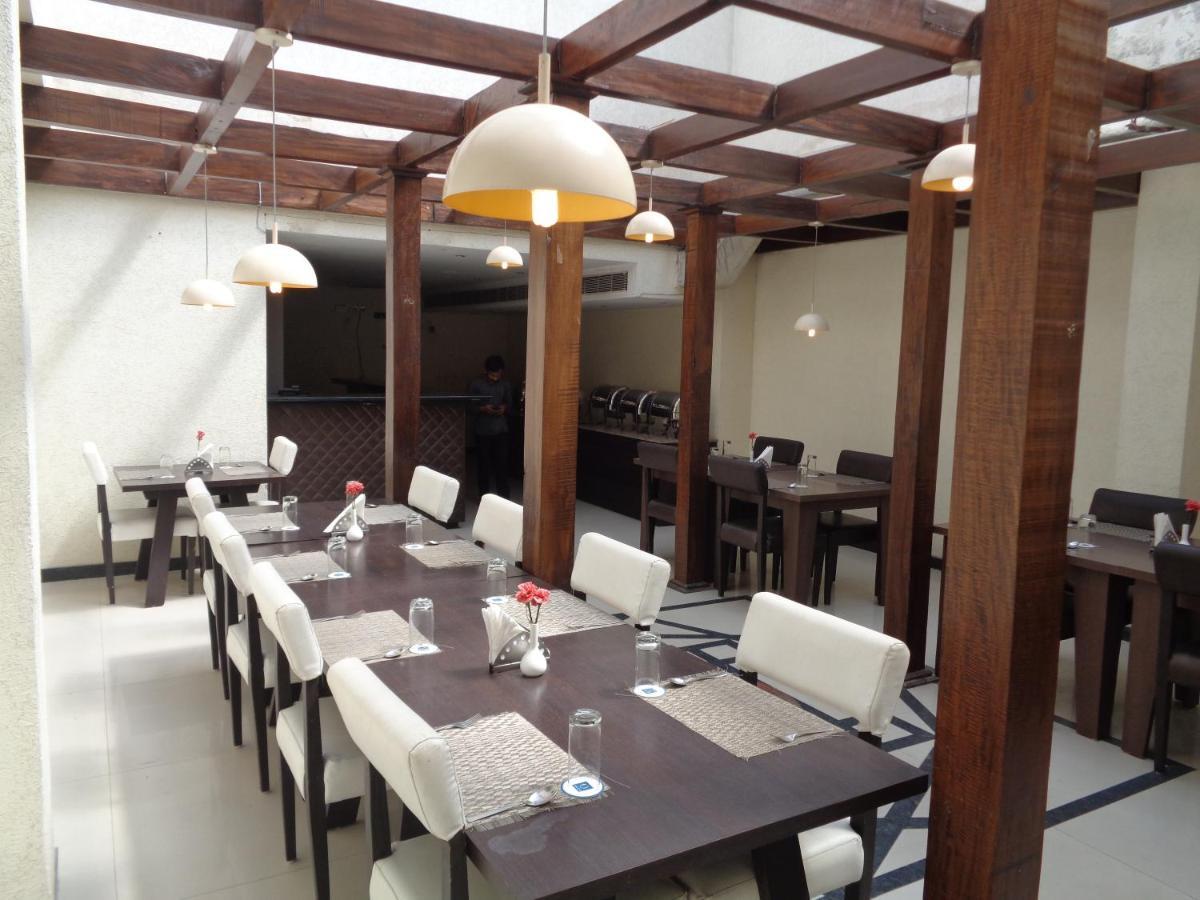 Orbit Hotel - Bagdogra Buitenkant foto