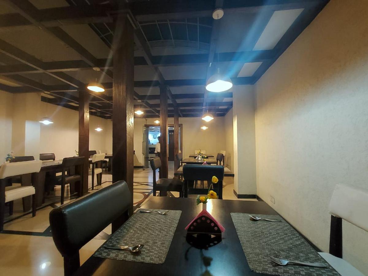 Orbit Hotel - Bagdogra Buitenkant foto