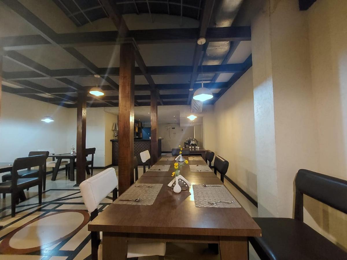 Orbit Hotel - Bagdogra Buitenkant foto