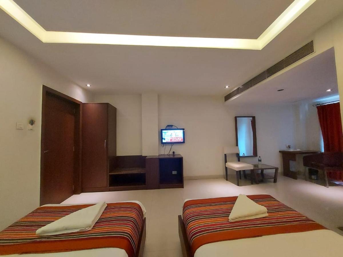 Orbit Hotel - Bagdogra Buitenkant foto
